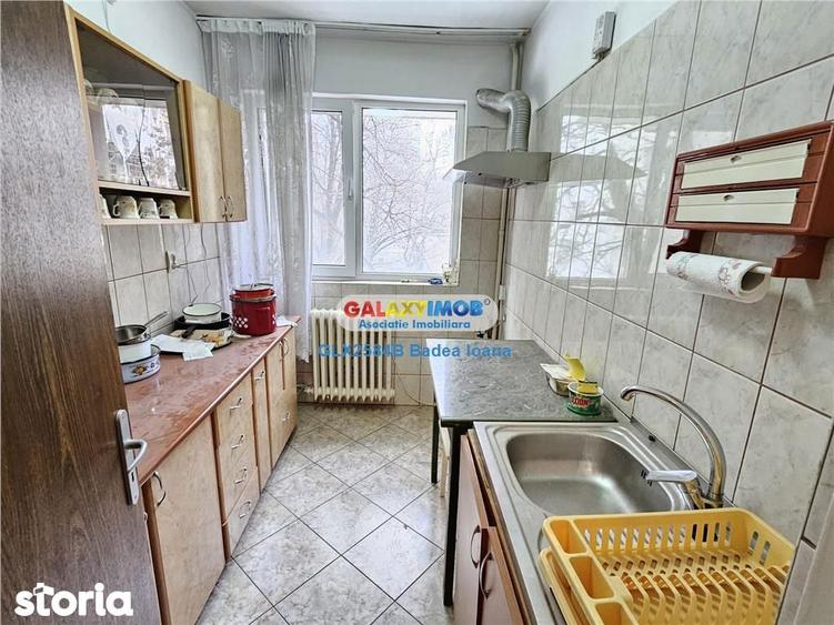 Apartament cu 3 camere semidecomandat în Dristor