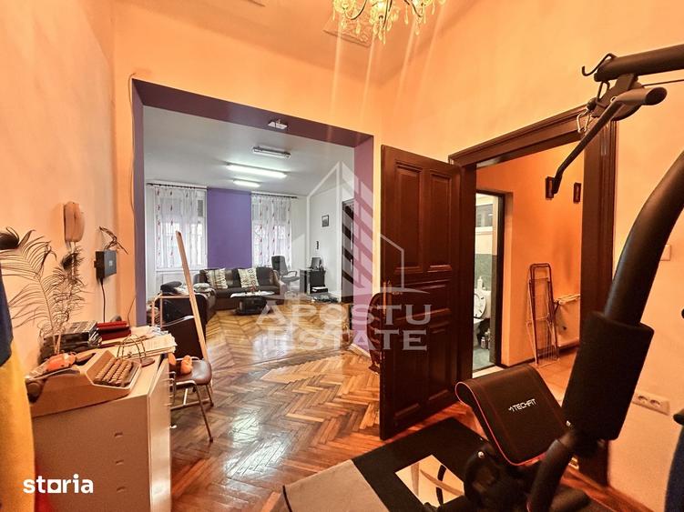 Apartament cu 4 camere în P-ța Maria