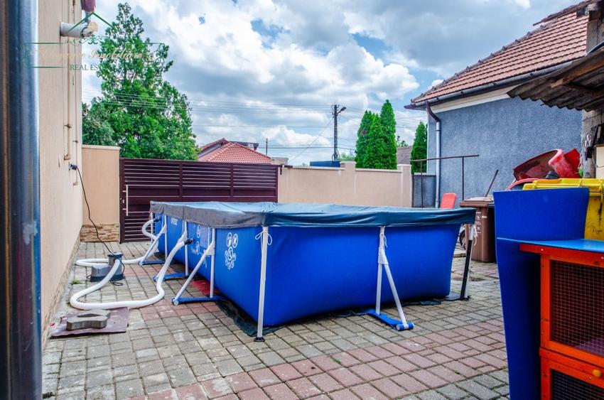 Casă individuală cu 4 camere cu Canalizare în Bujac