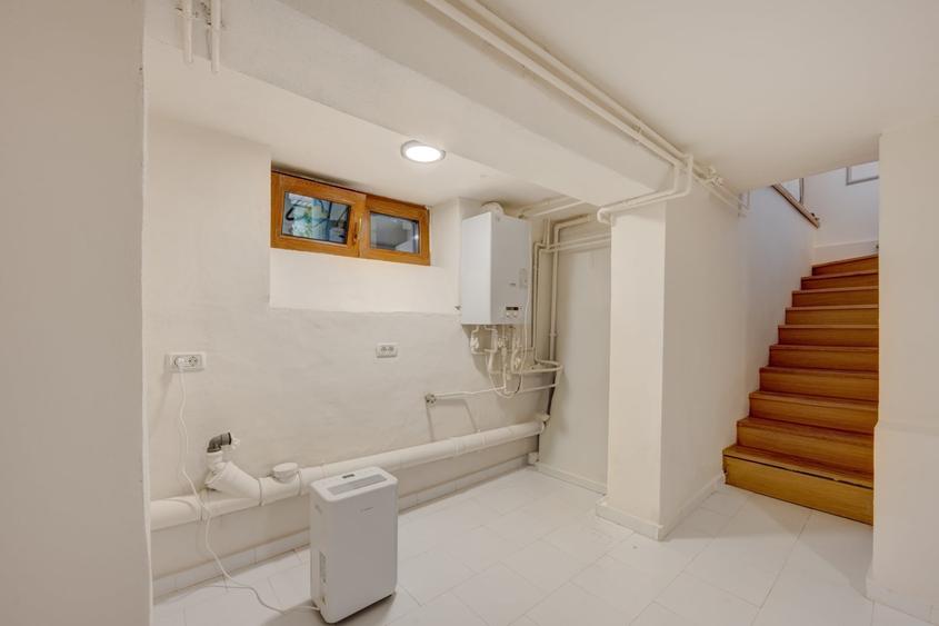 Apartament cu 4 camere semidecomandat, mobilat în Cotroceni