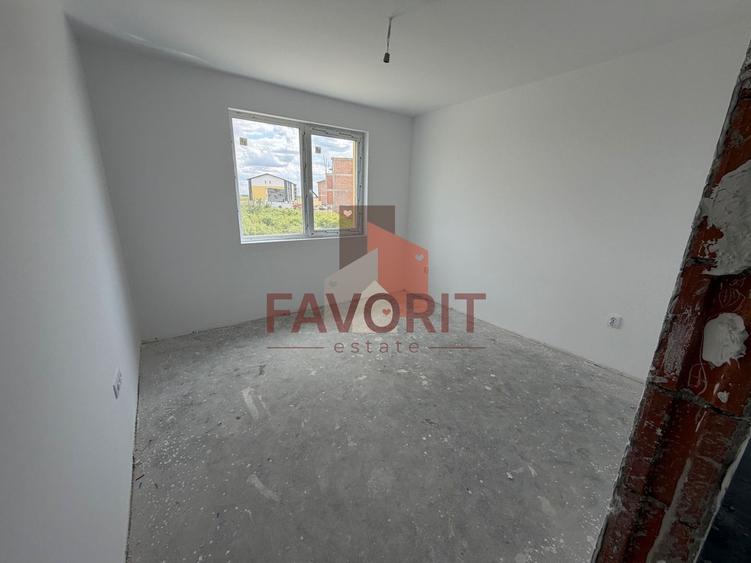 Apartament cu 3 camere semidecomandat în Giroc