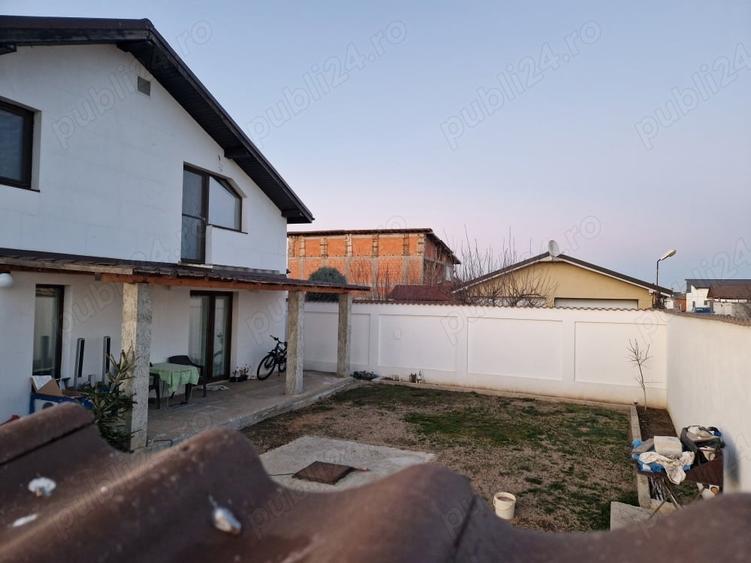 Casă cu 6 camere cu Teren 530 Mp în Pielești