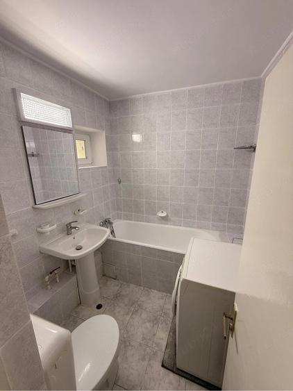 Apartament cu 3 camere decomandat în Dristor