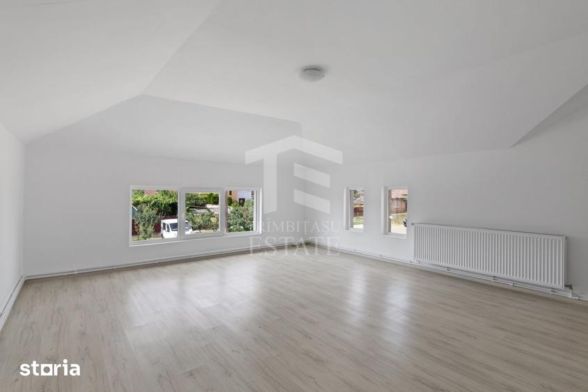 Casă cu 8 camere cu Teren 1446 Mp în Livada