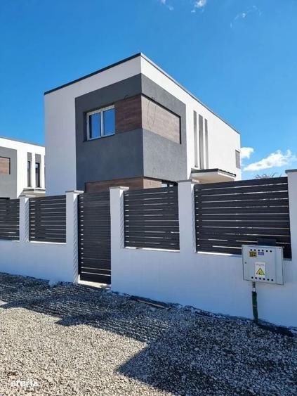 Casă individuală cu 3 camere cu Canalizare în Central