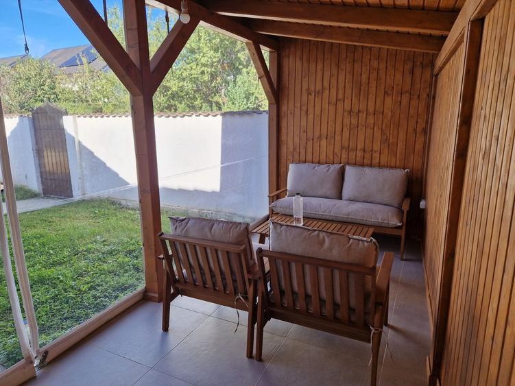 Casă cu 3 camere în Beba Veche