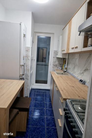 Apartament cu 3 camere decomandat în Astra
