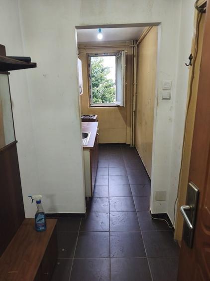 Apartament cu 2 camere semidecomandat în Crâng