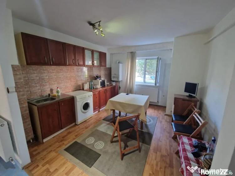 Apartament cu 3 camere decomandat în Hotvon