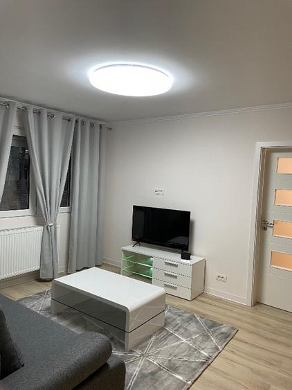 Apartament cu 2 camere semidecomandat, mobilat în Take Ionescu