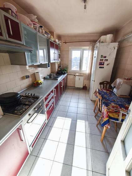 Apartament cu 3 camere decomandat în Republicii