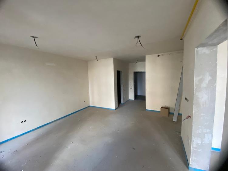 Apartament cu 2 camere semidecomandat în Florești