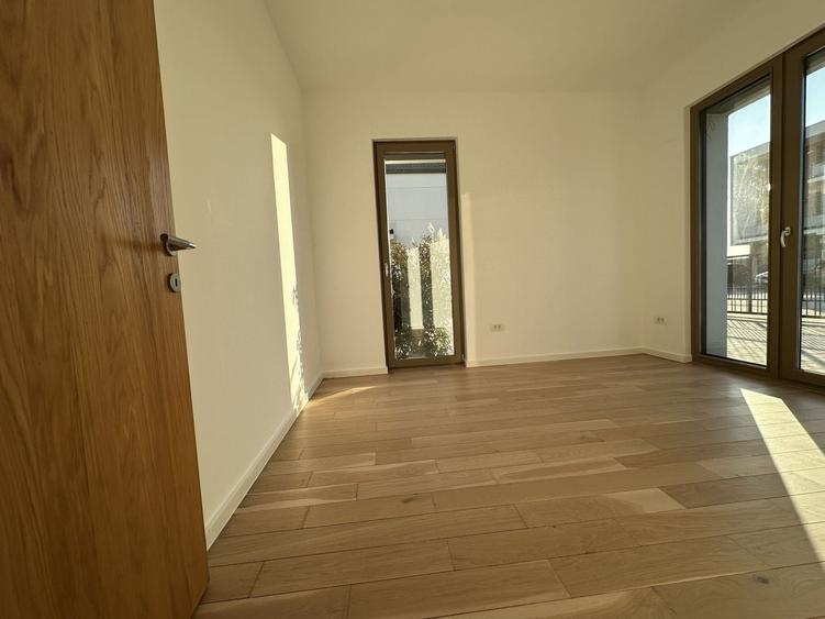 Duplex cu 4 camere cu Canalizare în Exterior Nord