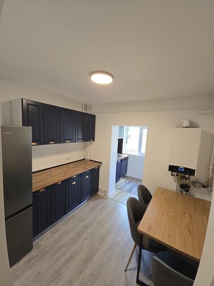 Apartament cu 3 camere decomandat în Exterior Vest