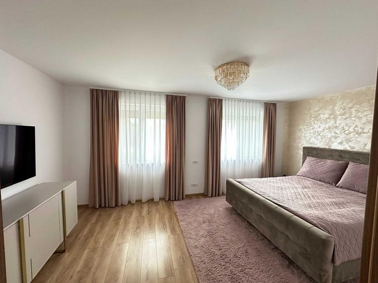 Casă cu 4 camere cu Teren 690 Mp în Moșnița Nouă