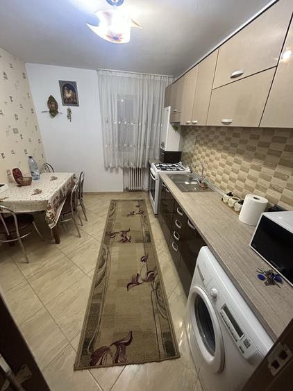 Apartament cu 3 camere decomandat în Exterior Vest