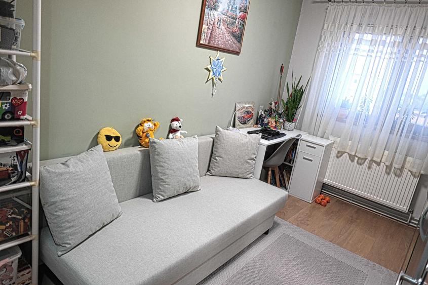 Apartament cu 4 camere decomandat, mobilat în Central