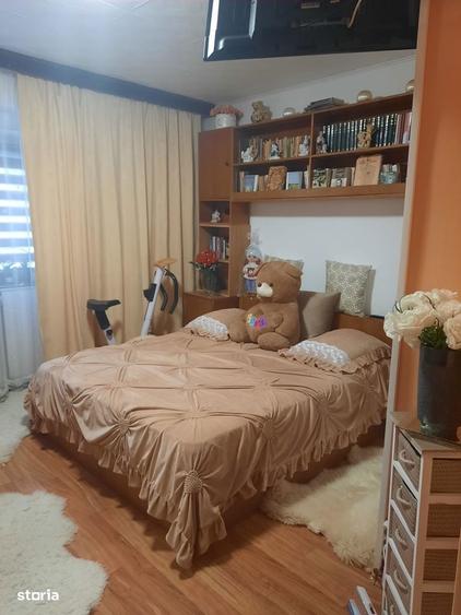 Apartament cu 3 camere semidecomandat în Central