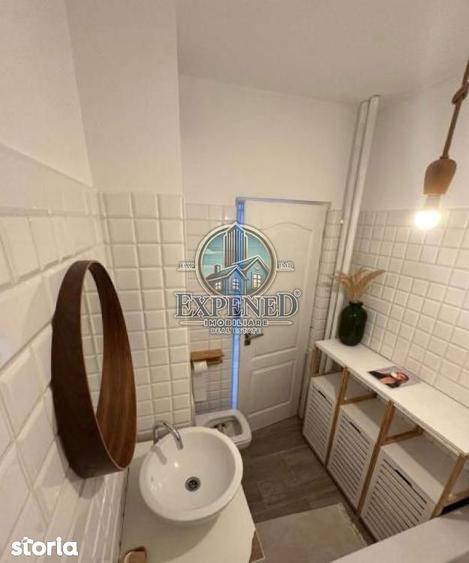 Apartament cu 2 camere semidecomandat, mobilat în Romană