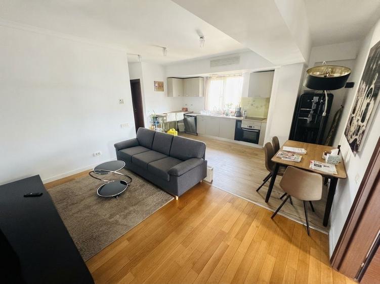 Apartament cu 3 camere decomandat, mobilat în Herăstrău