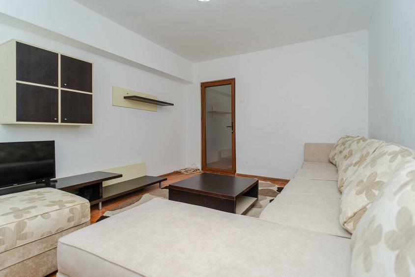 Apartament cu 3 camere decomandat, mobilat în Centru Civic