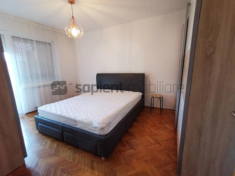 Apartament cu 4 camere decomandat în Decebal