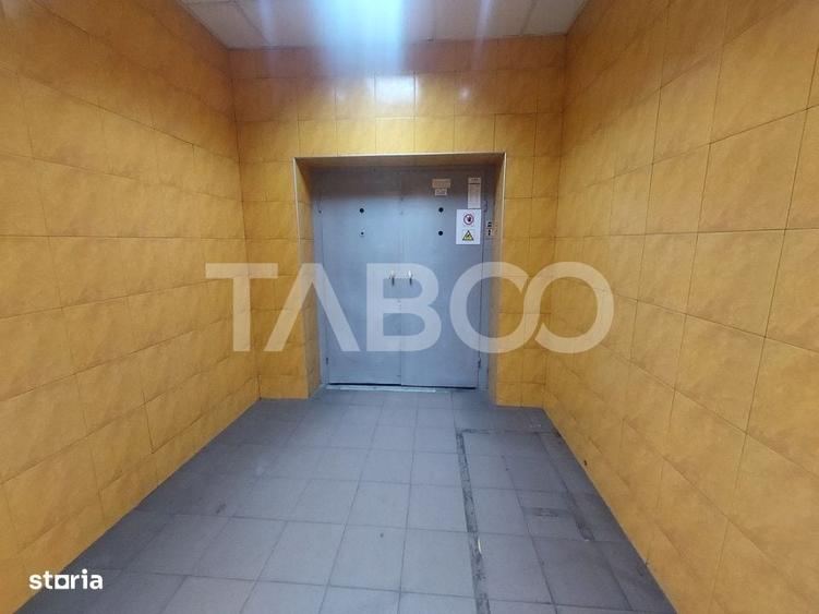 Spațiu comercial, de 850 mp, în Terezian