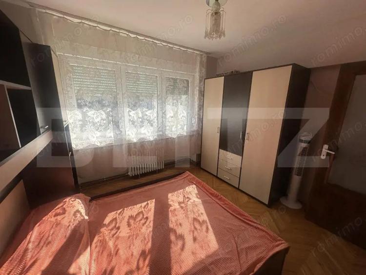 Apartament cu 3 camere semidecomandat în Micro 16