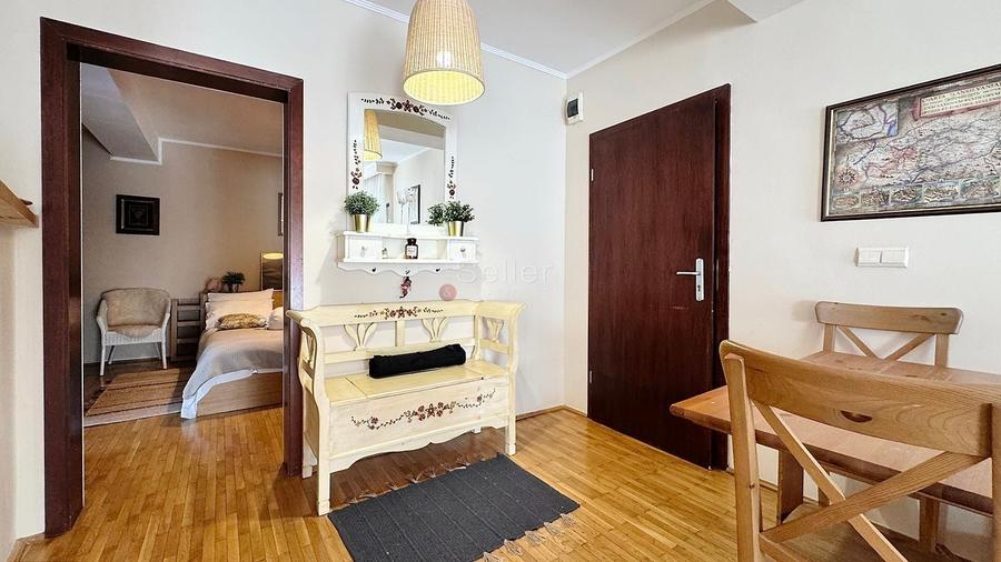 Apartament cu 4 camere decomandat, mobilat în Central