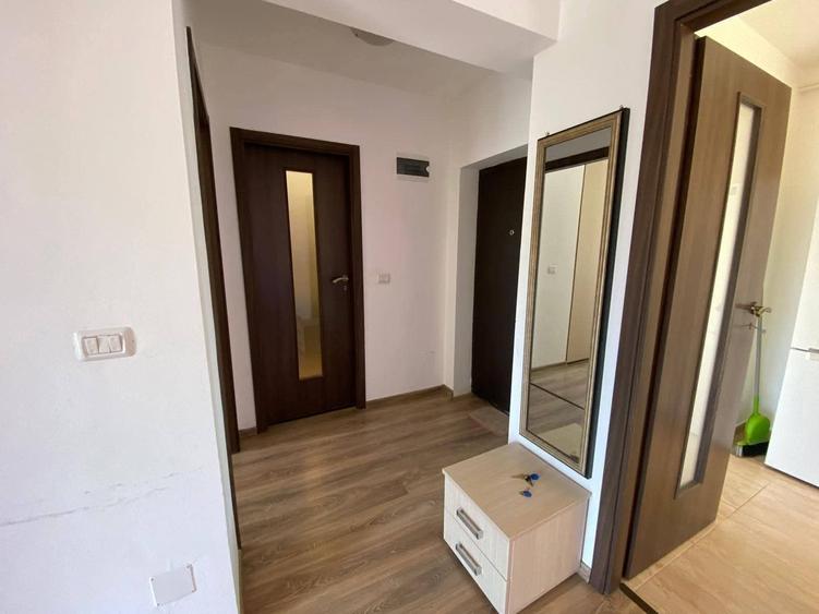 Apartament cu 2 camere decomandat în Roșu
