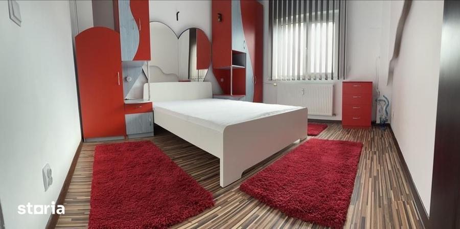 Apartament cu 3 camere decomandat în Tei