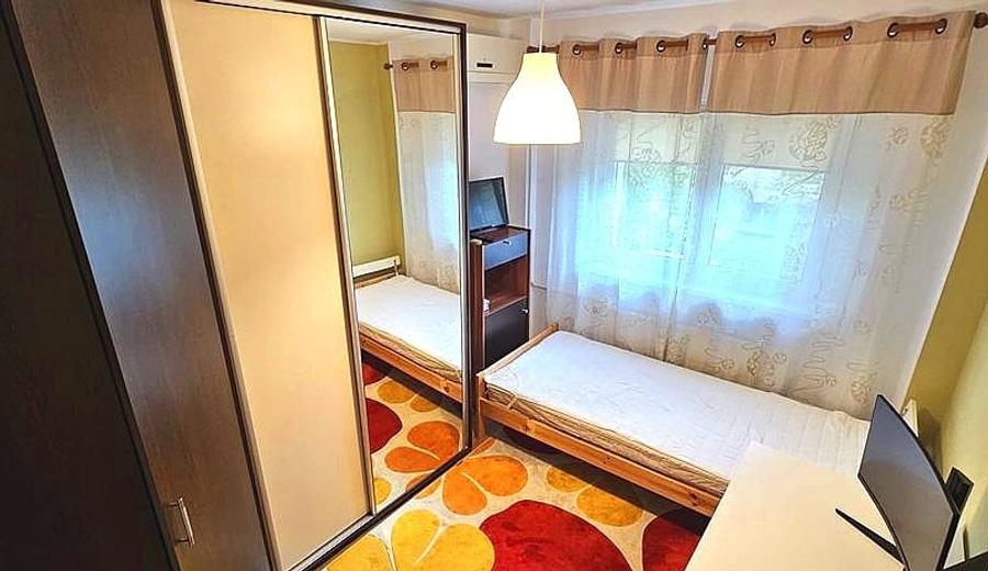 Apartament cu 4 camere semidecomandat, mobilat în Tineretului