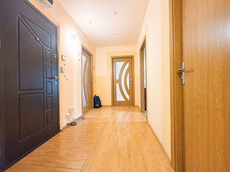 Apartament cu 3 camere decomandat, mobilat în Aradului