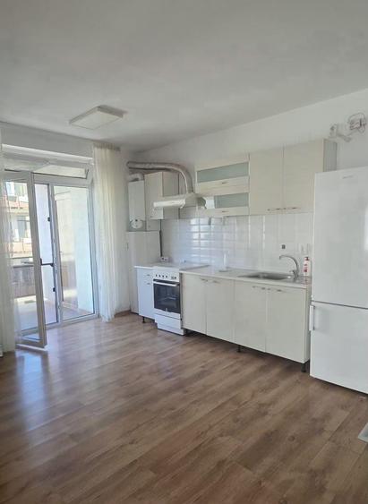 Apartament cu 3 camere decomandat în Florești