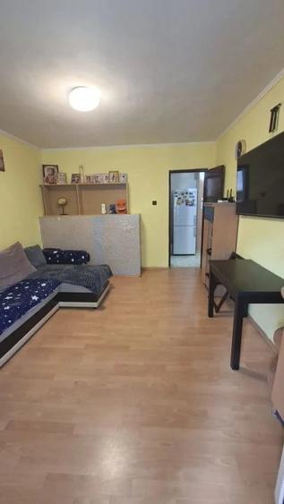 Apartament cu 2 camere decomandat în Războieni