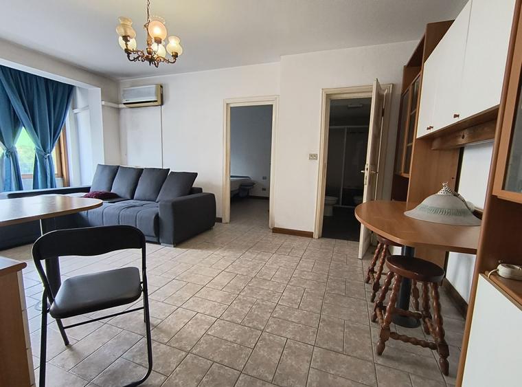 Apartament cu 2 camere semidecomandat în Magheru