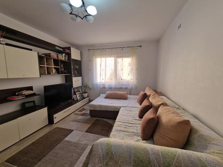Apartament cu 2 camere semidecomandat în Inel I