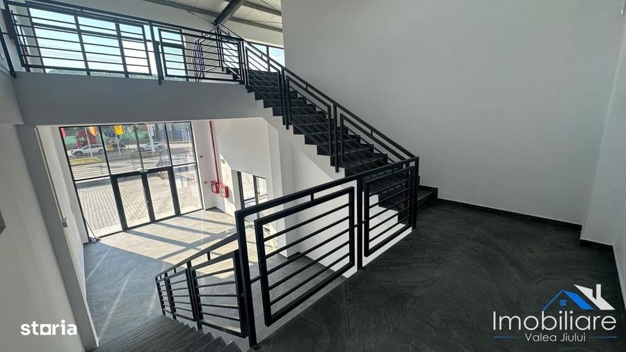 Spațiu comercial, de 550 mp, în Petros