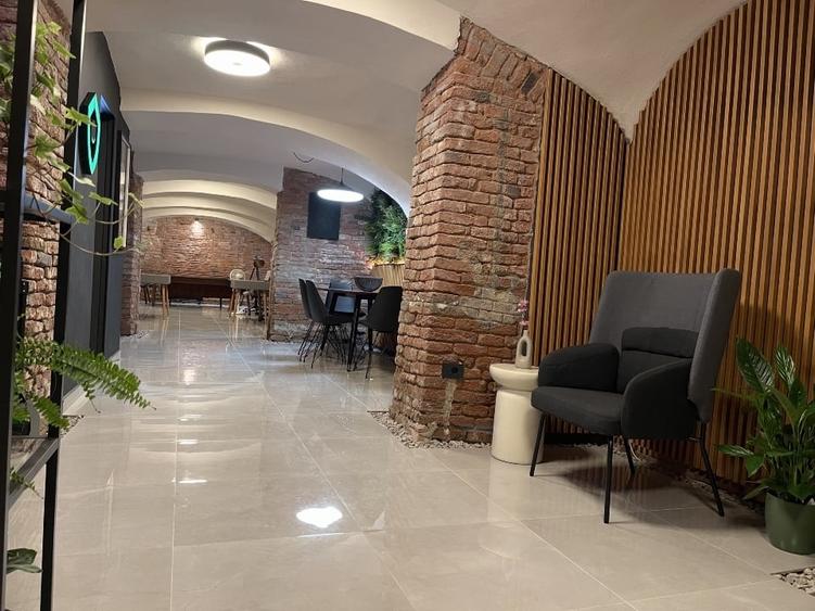 Birou, de 75 mp, în Central