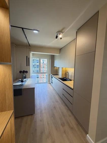 Apartament cu 3 camere decomandat, mobilat în Florești