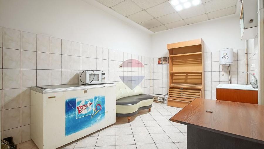 Spațiu comercial, de 80 mp, în Noua