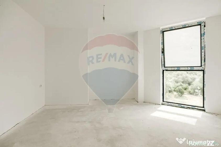 Apartament cu 3 camere semidecomandat în Subcetate