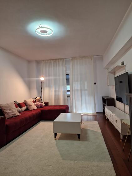 Apartament cu 4 camere decomandat în Decebal