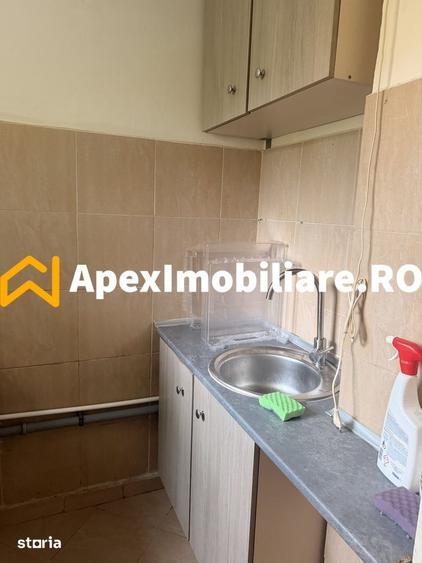 Garsonieră decomandată, mobilată în Titan