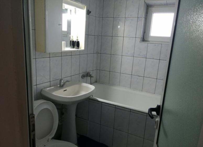 Apartament cu 3 camere decomandat, mobilat în Dacia