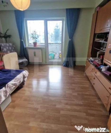 Apartament cu 4 camere decomandat în Astra