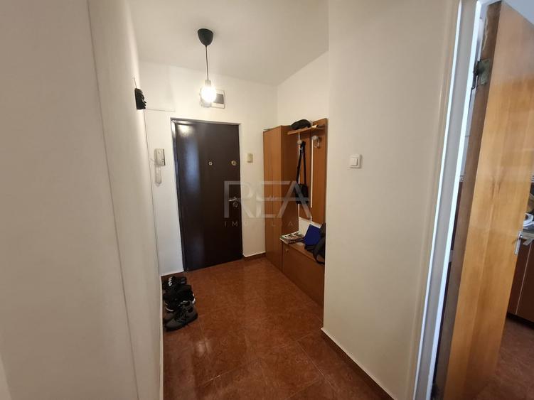 Apartament cu 3 camere decomandat, mobilat în Drumul Taberei