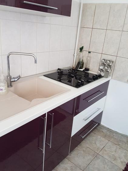 Apartament cu 4 camere decomandat în Popoveni