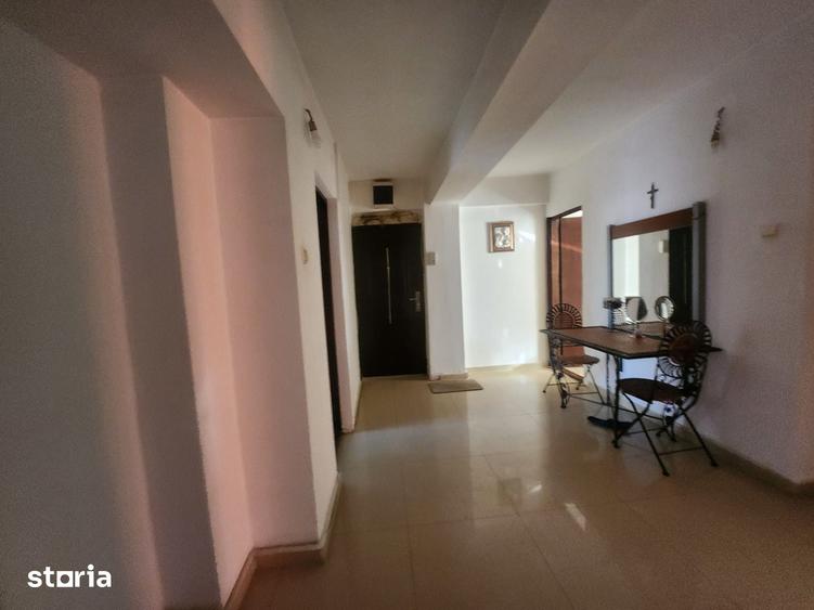 Apartament cu 4 camere în Central