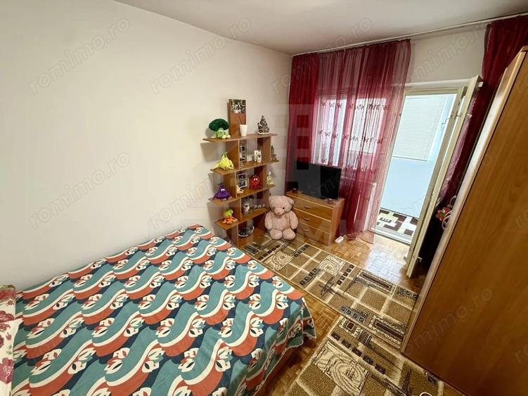 Apartament cu 2 camere semidecomandat în Craiovița Nouă